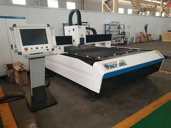 2000W serat laser pemotongan Mesin untuk paip logam dan memotong tiub
