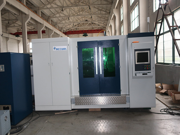 Mesin gentian pemotongan laser Accurl Bertutup Plat dengan meja kerja boleh tukar ganti 4000 x 1500mm 